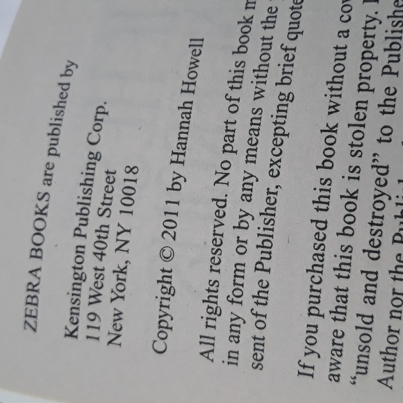 If He's Dangerous, a paperback book written by Hannah Howell 2011 - Picture 6 of 6